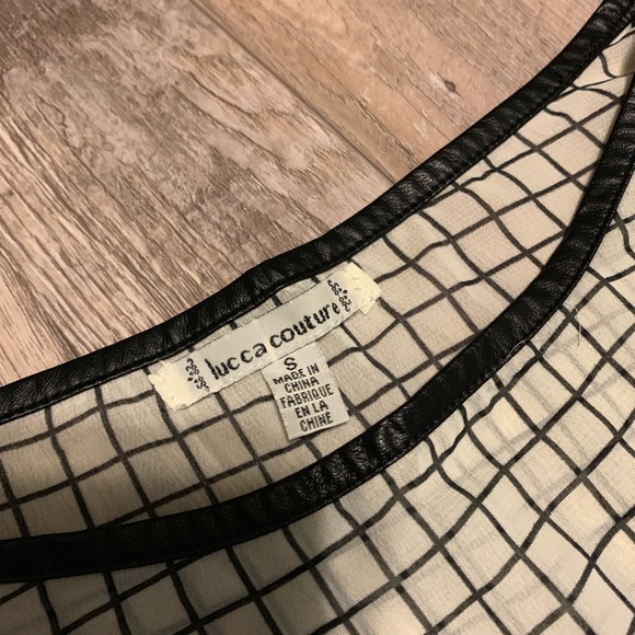 Oversized Crop Top - Picture 2 of 3